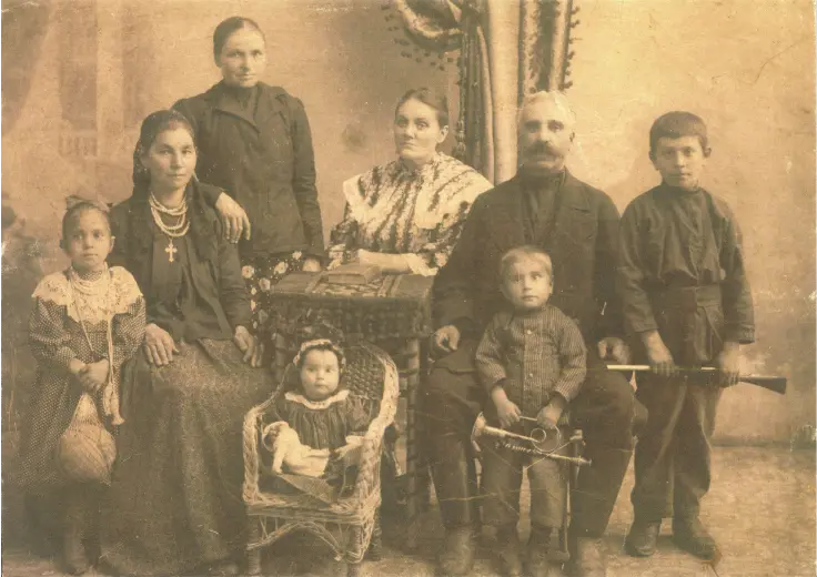 Старинное семейное фото 